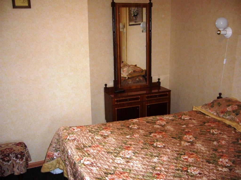 Hotel Profspilkovyi Loetsk Buitenkant foto