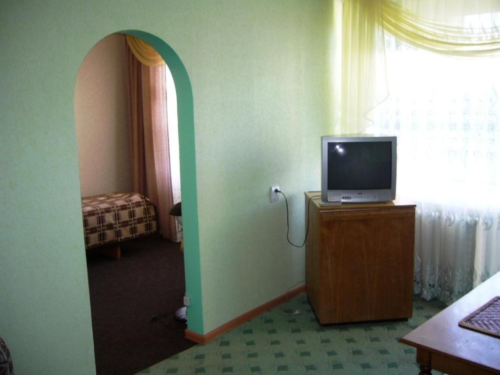 Hotel Profspilkovyi Loetsk Buitenkant foto