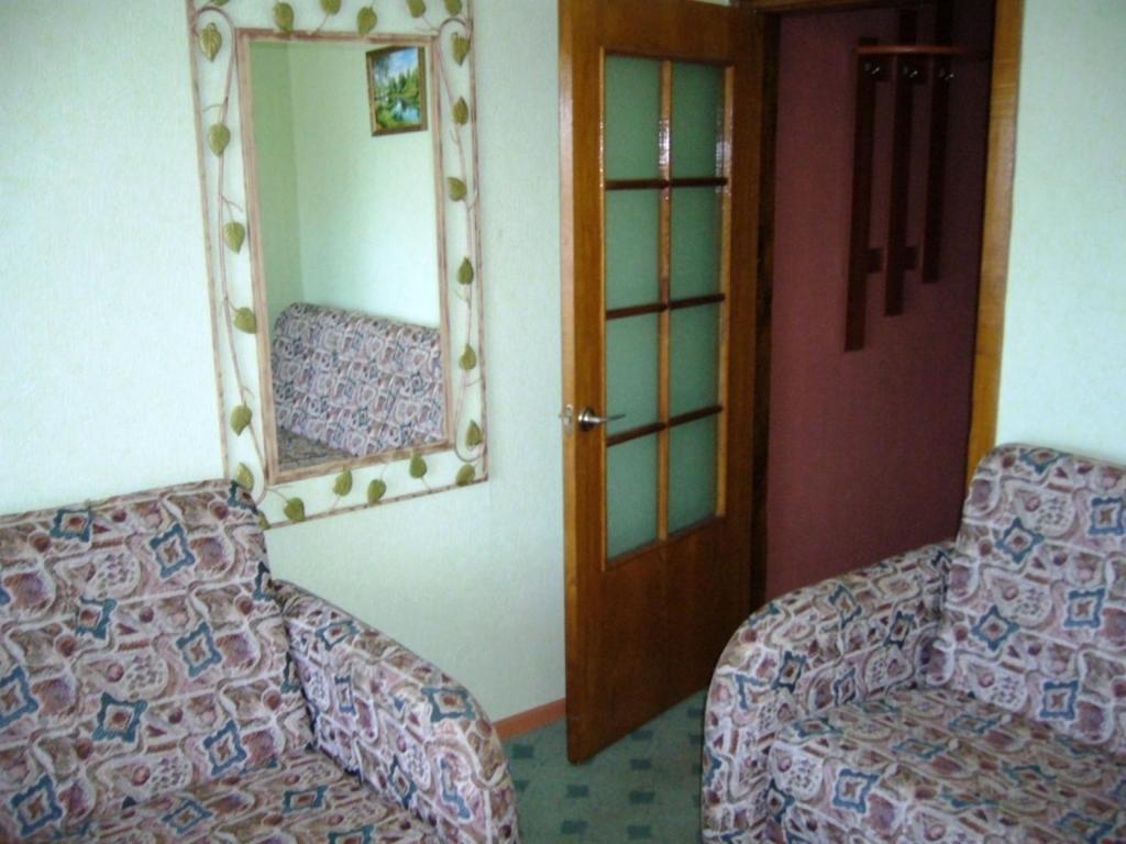 Hotel Profspilkovyi Loetsk Buitenkant foto