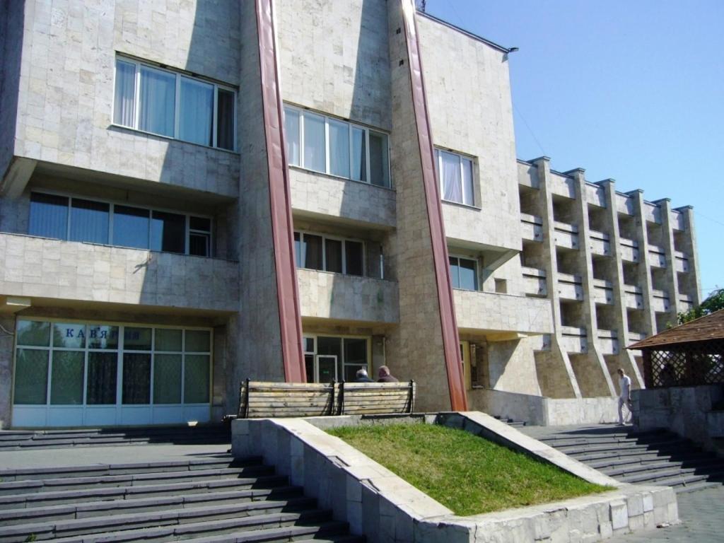Hotel Profspilkovyi Loetsk Buitenkant foto