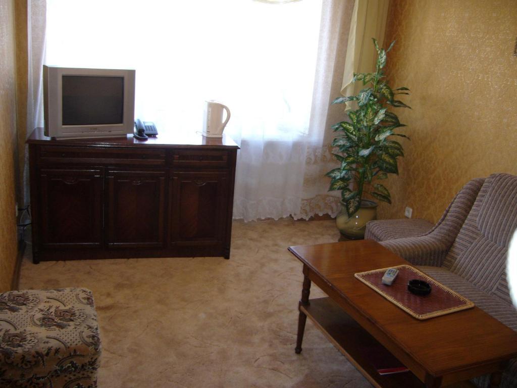 Hotel Profspilkovyi Loetsk Buitenkant foto