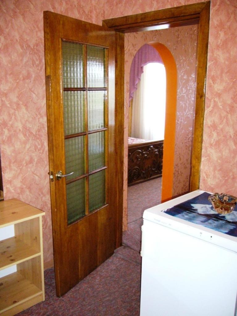 Hotel Profspilkovyi Loetsk Buitenkant foto