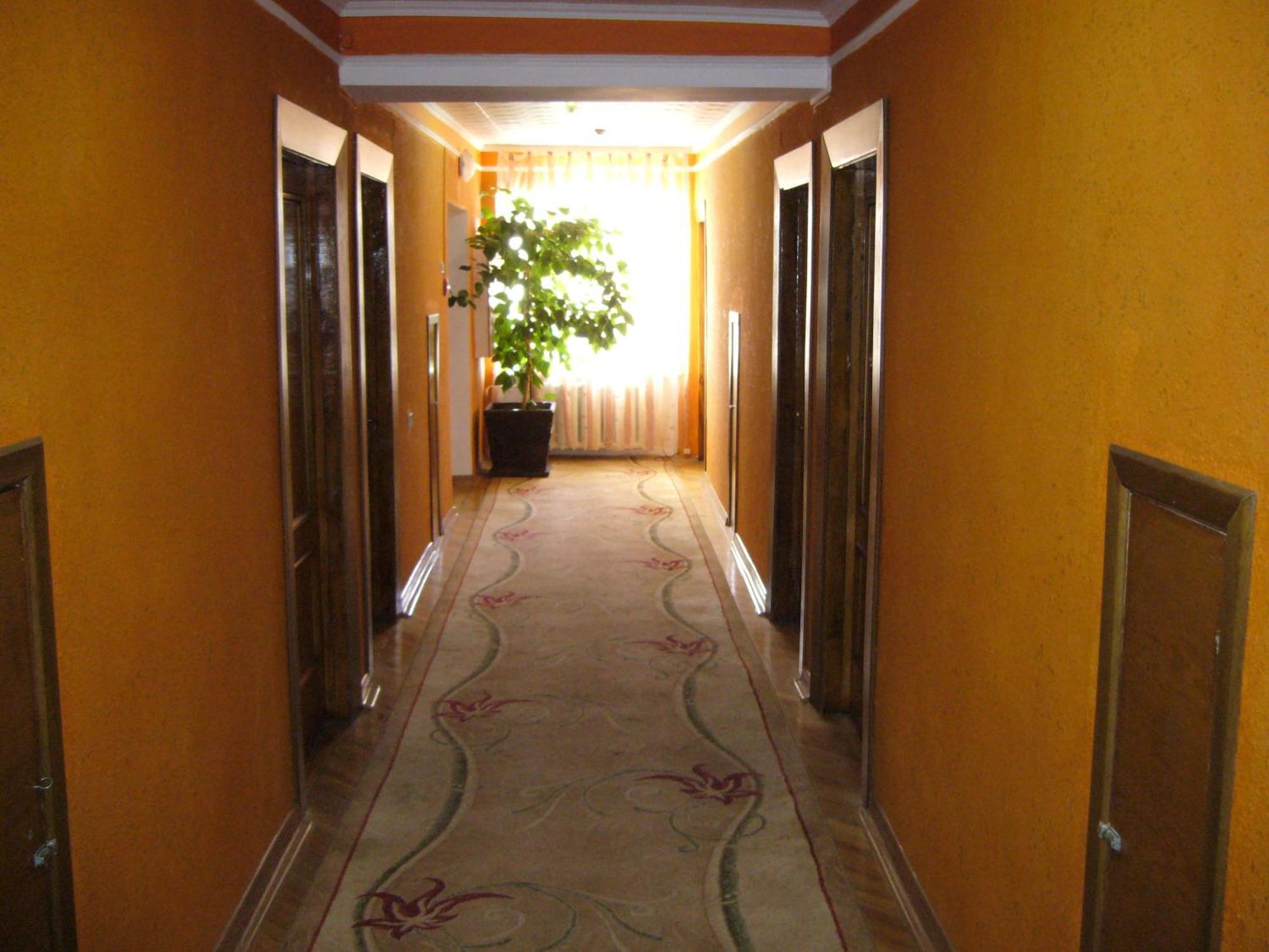 Hotel Profspilkovyi Loetsk Buitenkant foto