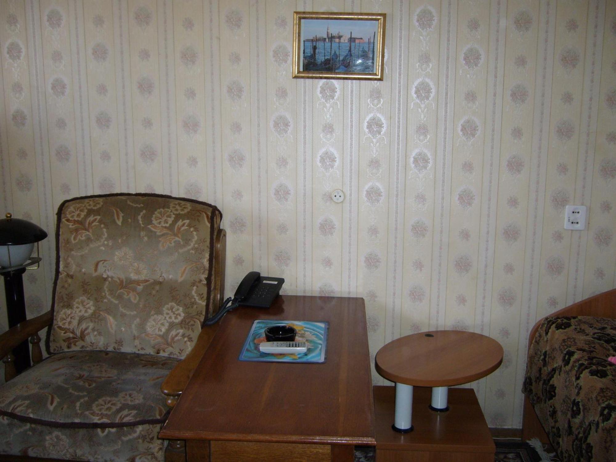 Hotel Profspilkovyi Loetsk Buitenkant foto
