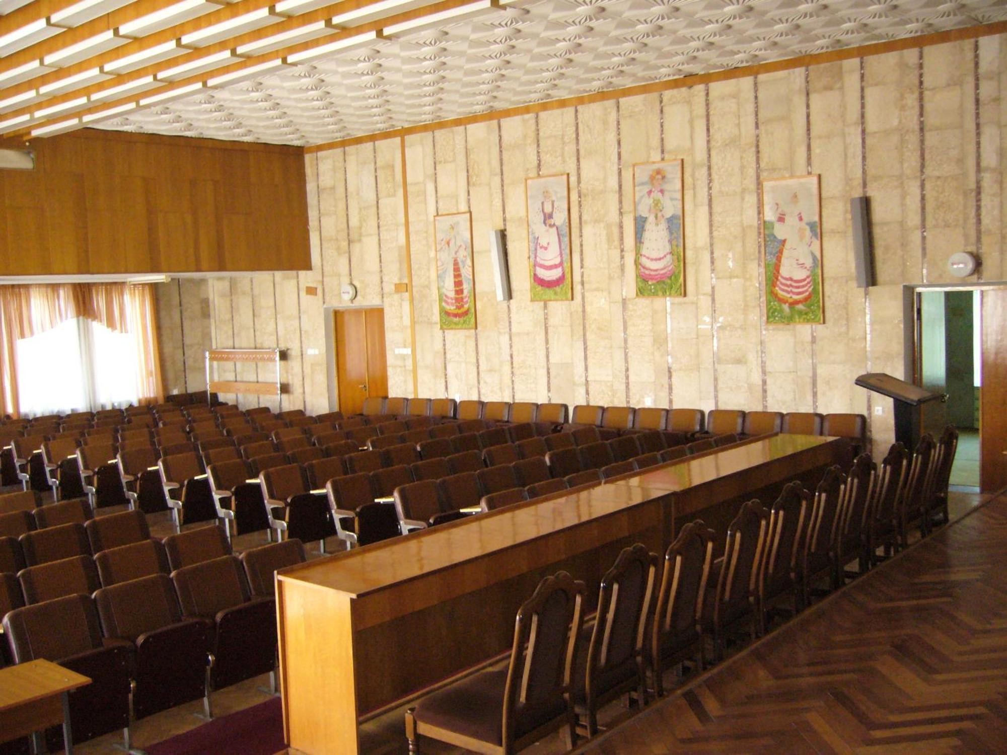 Hotel Profspilkovyi Loetsk Buitenkant foto