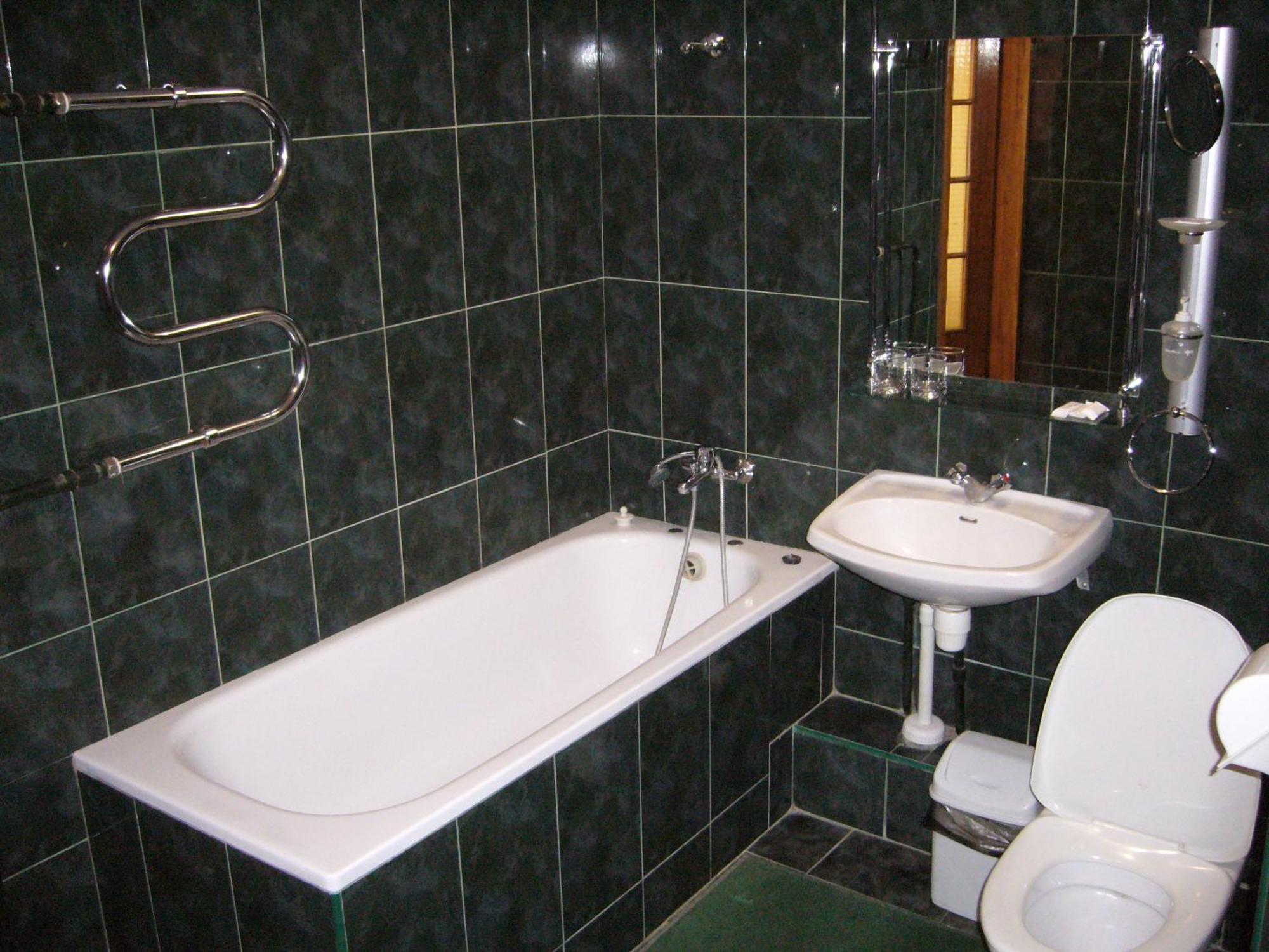Hotel Profspilkovyi Loetsk Buitenkant foto