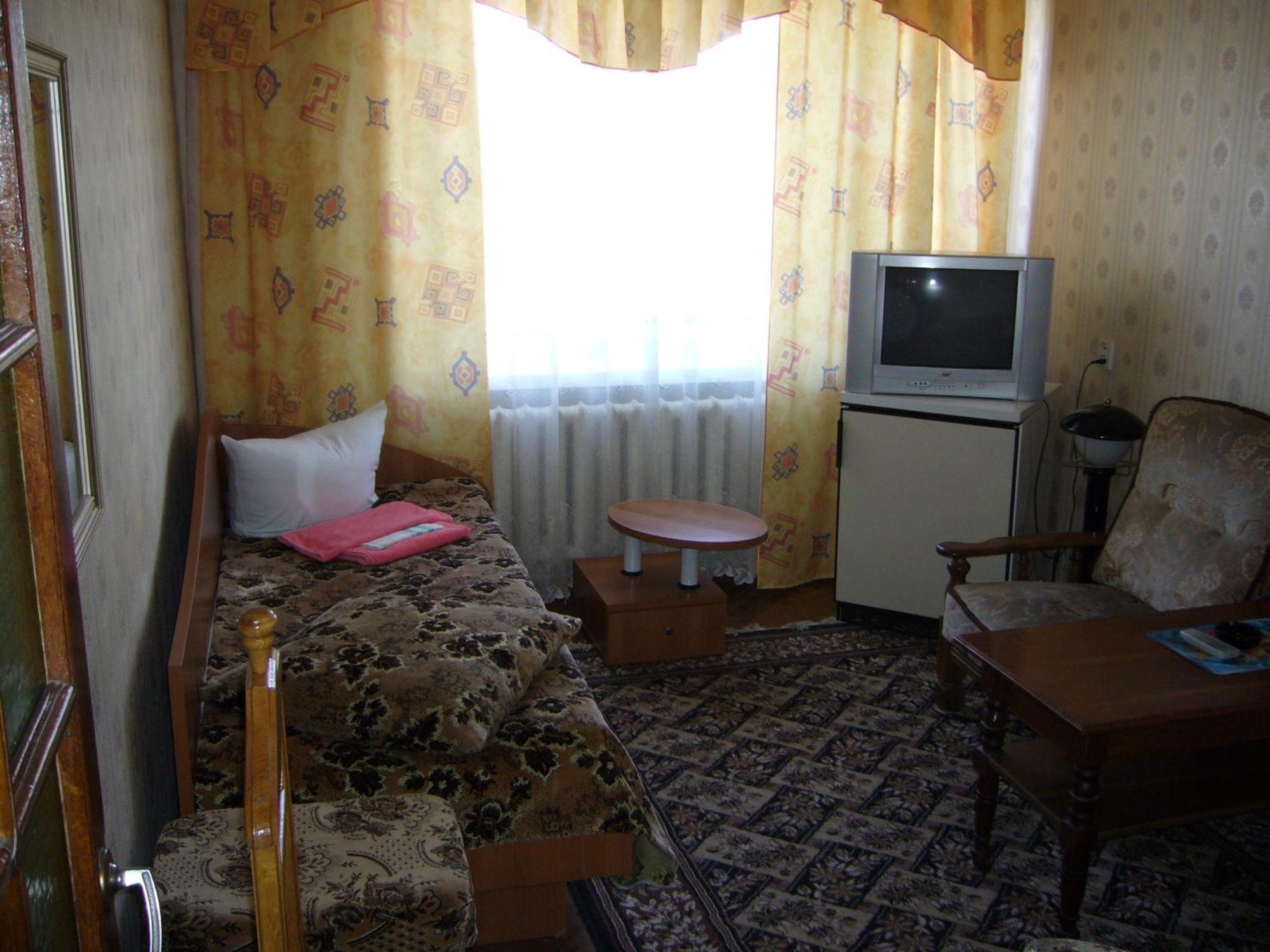Hotel Profspilkovyi Loetsk Buitenkant foto