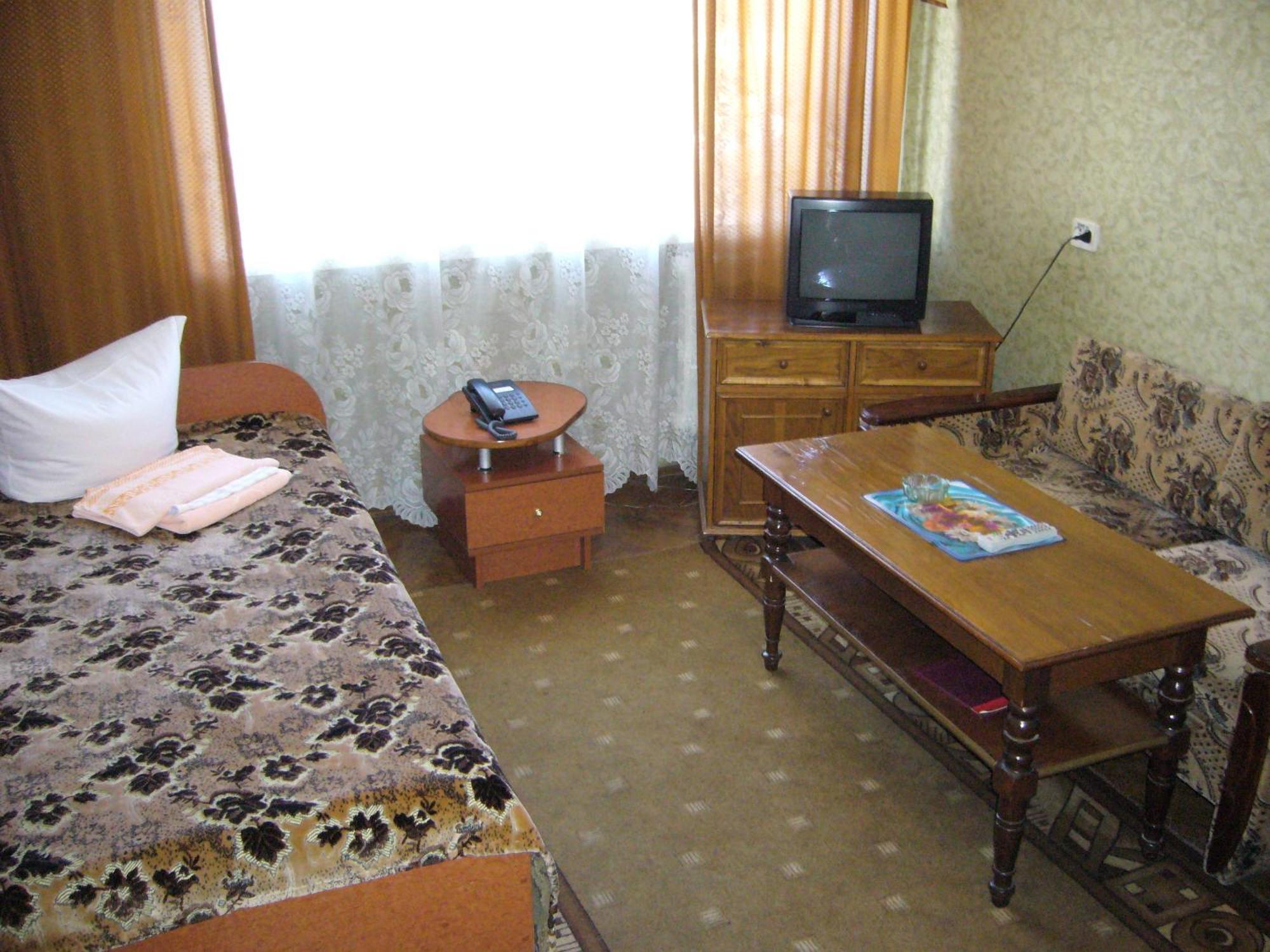 Hotel Profspilkovyi Loetsk Buitenkant foto