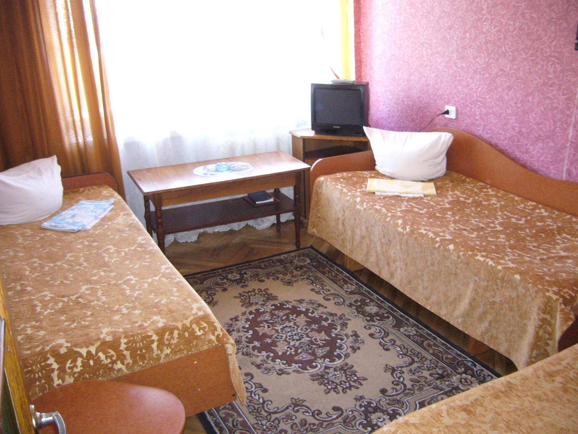 Hotel Profspilkovyi Loetsk Buitenkant foto