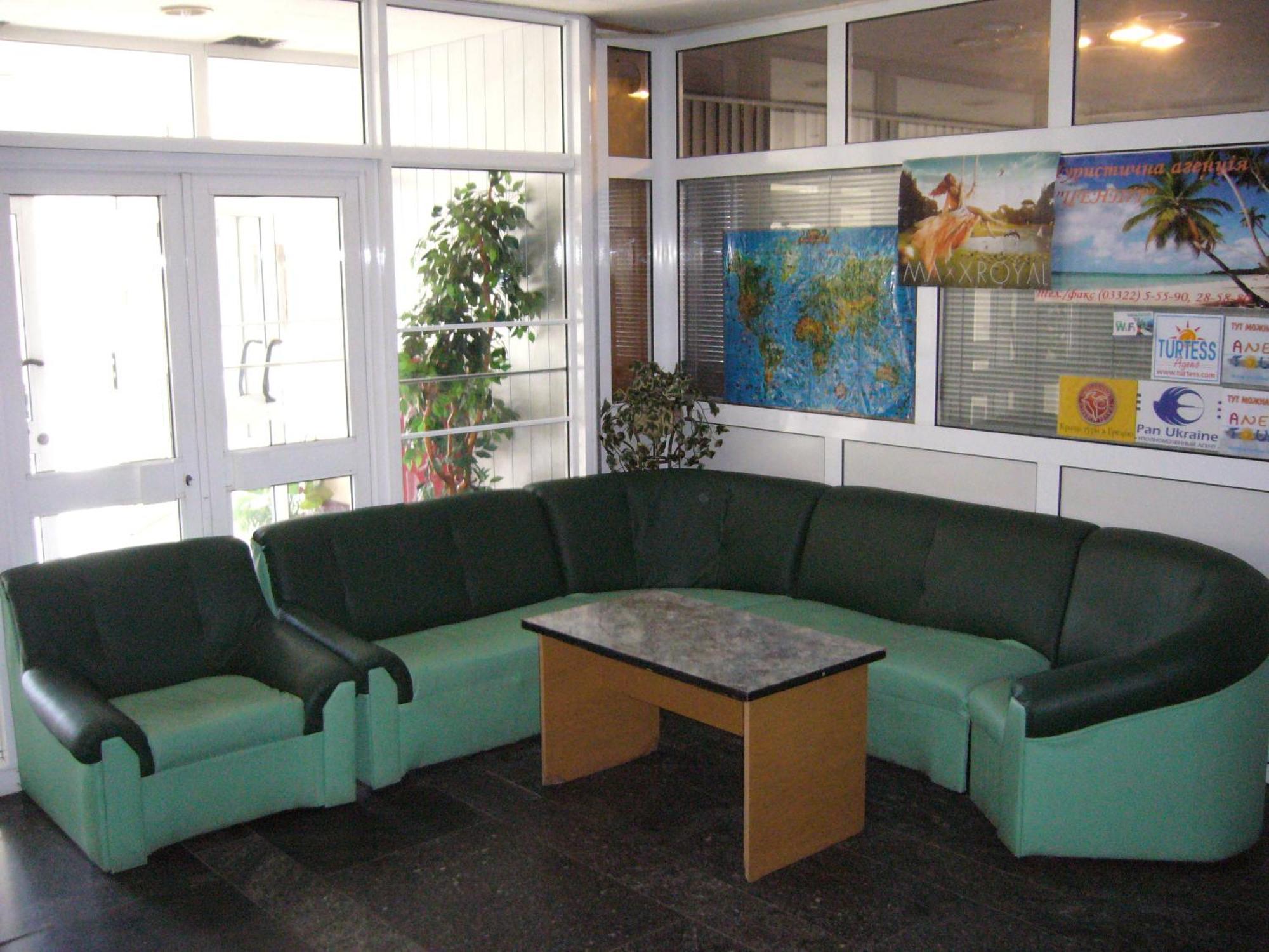 Hotel Profspilkovyi Loetsk Buitenkant foto
